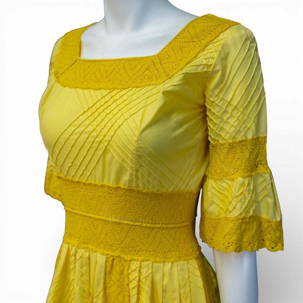 Vintage 1970s Mexican Yellow Pintucked Cotton Dress with Crochet Lace * Medium - Picture 4 of 13